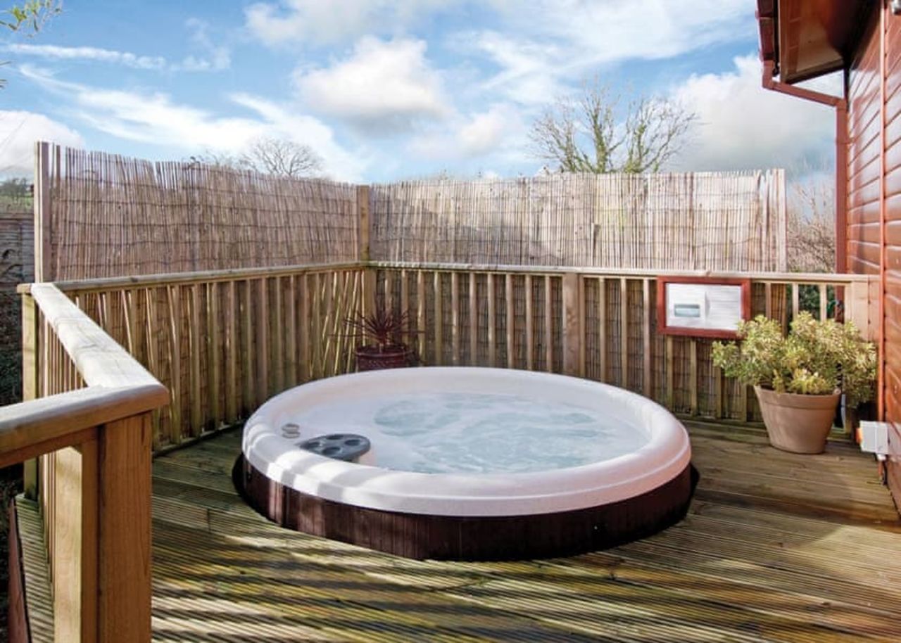 Luxury Wales Lodge Whot Tub Stay For 3 Nights Sleeps 4 